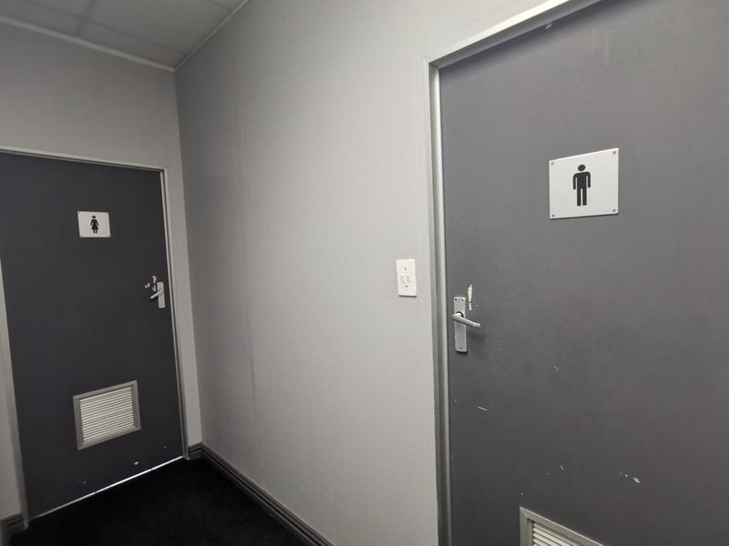 75m2 Office Space to Let in Paarl - Photo 6
