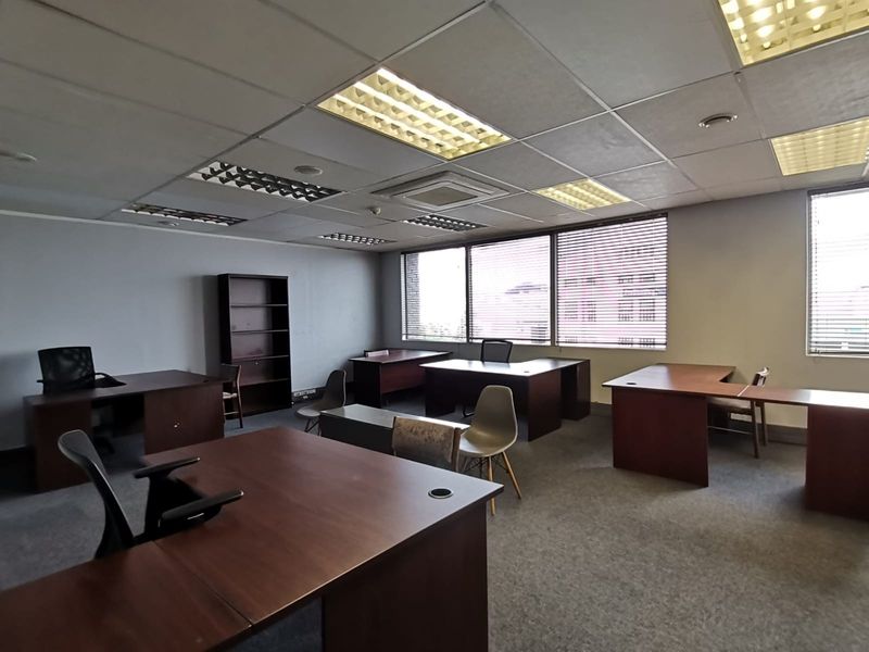 75m2 Office Space to Let in Paarl - Photo 2