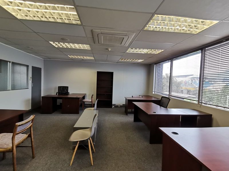75m2 Office Space to Let in Paarl - Photo 4