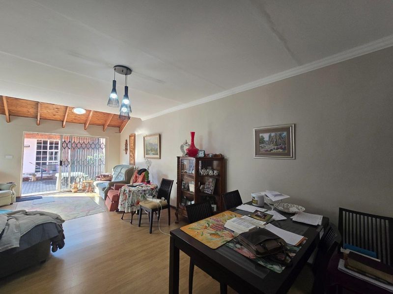 Townhouse For Sale in Garsfontein, Pretoria - Photo 9