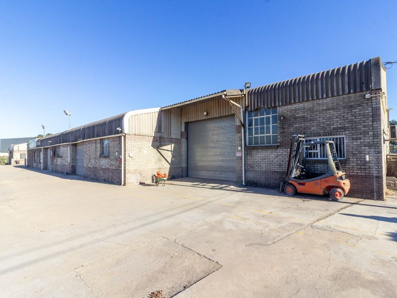 Industrial Facility with Interlink Yard and Workshops to Let in Markman | 2 697 sqm - Photo 9