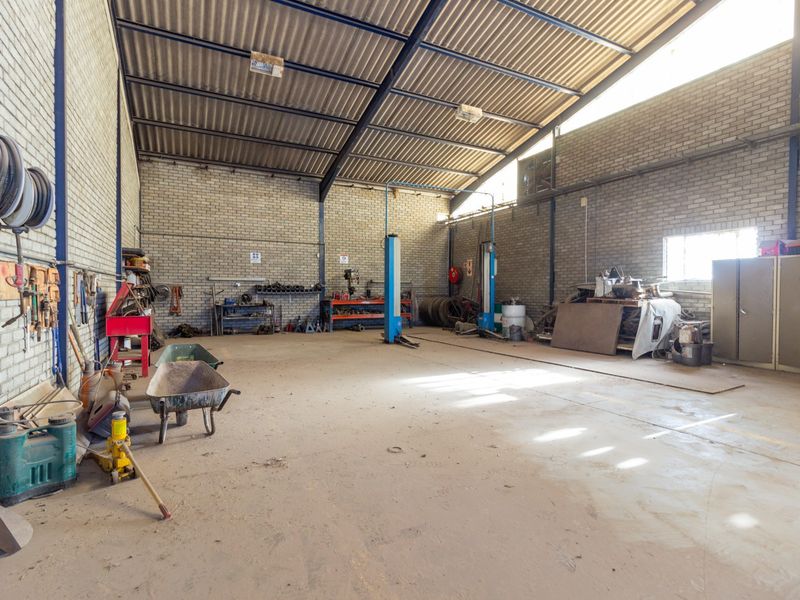 Industrial Facility with Interlink Yard and Workshops to Let in Markman | 2 697 sqm - Photo 10