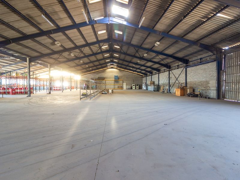 Industrial Facility with Interlink Yard and Workshops to Let in Markman | 2 697 sqm - Photo 4