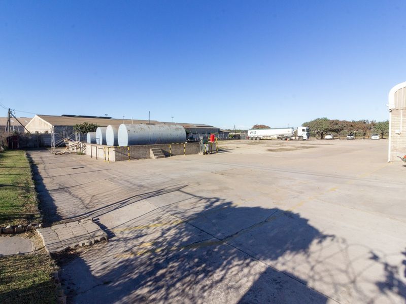 Industrial Facility with Interlink Yard and Workshops to Let in Markman | 2 697 sqm - Photo 3
