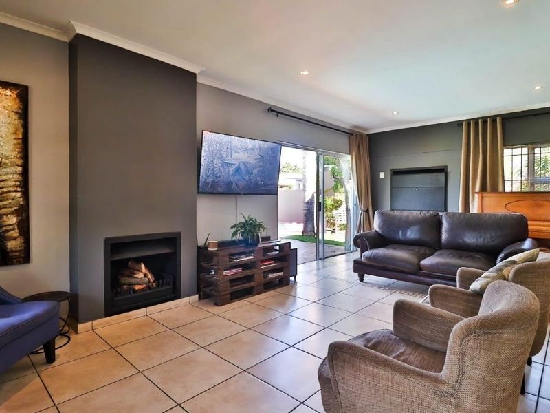 3 Bedroom house in Parklands - Photo 2