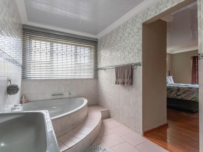 House For Sale in Crystal Park, Benoni - Photo 9