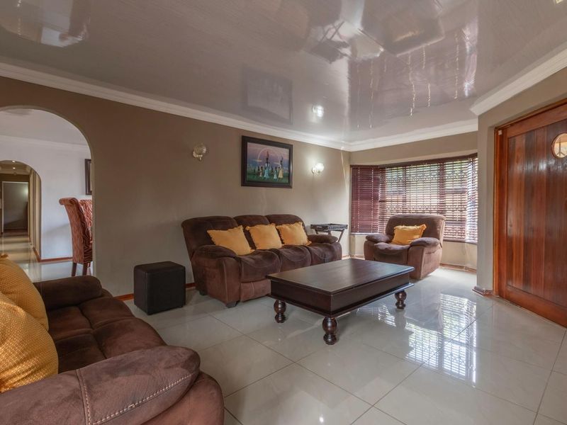 House For Sale in Crystal Park, Benoni - Photo 3