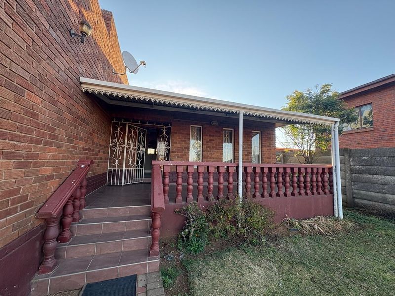 House For Sale in Lennoxton, Newcastle, KwaZulu Natal - Photo 1