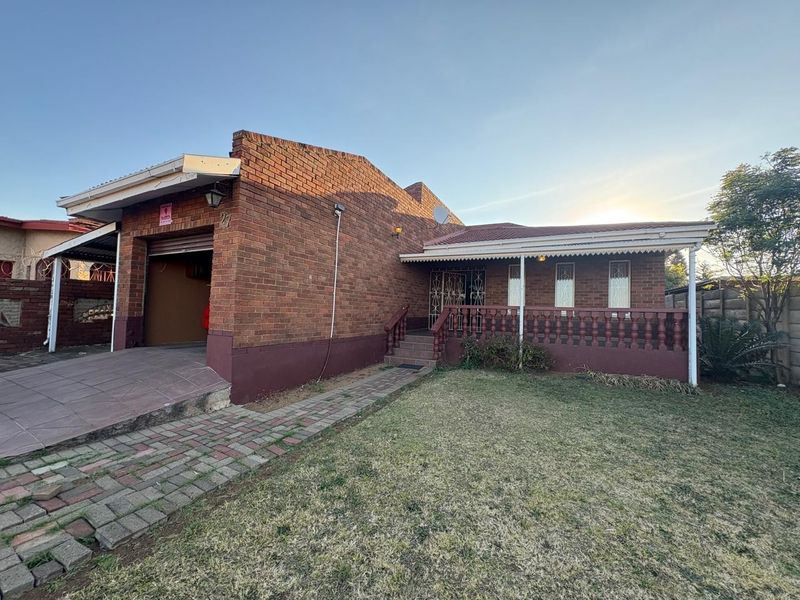 House For Sale in Lennoxton, Newcastle, KwaZulu Natal - Photo 2