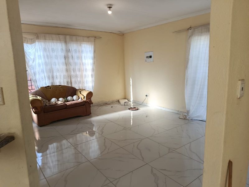 Spacious 3-Bedroom Family Home in a Quiet and Secure Location - Photo 8
