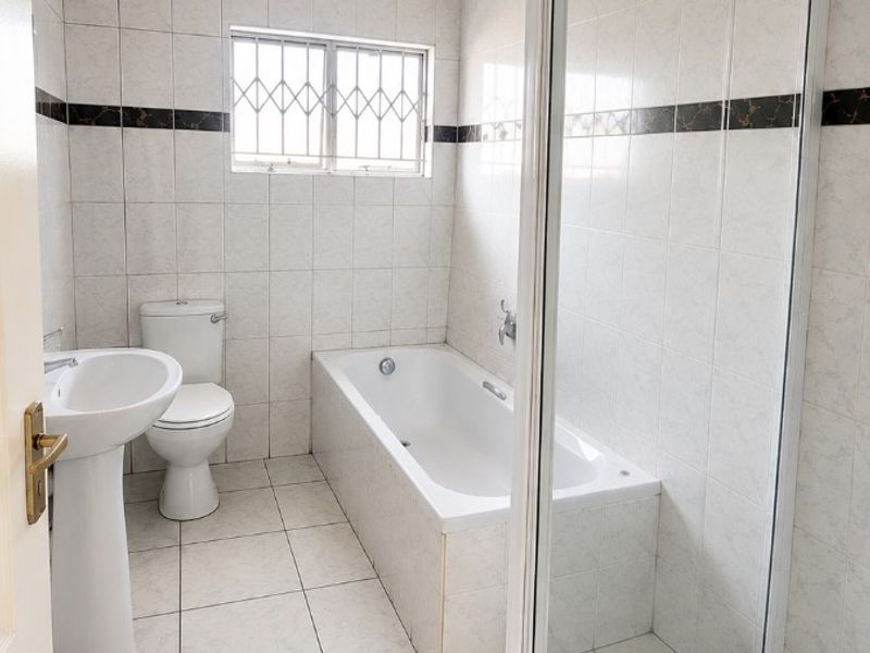Secure 3 bed 3 bath Simplex for sale in Cleland - Pietermaritzburg - Photo 8