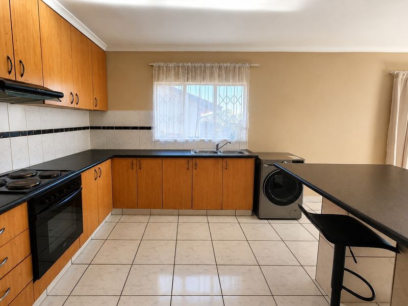 Secure 3 bed 3 bath Simplex for sale in Cleland - Pietermaritzburg - Photo 3