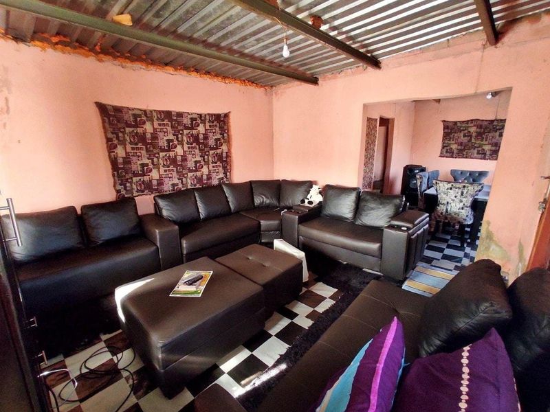 House For Sale in Amelia Zamdela Sasolburg - Photo 2