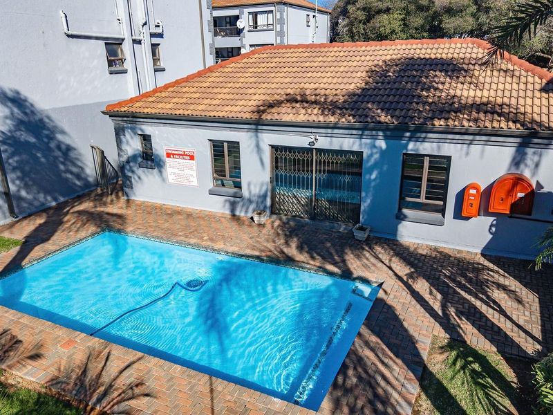 Apartment For Sale in Randburg - Photo 4