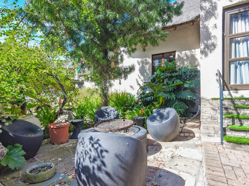 Leafy Sanctuary with Seamless Indoor-Outdoor Living - Photo 3