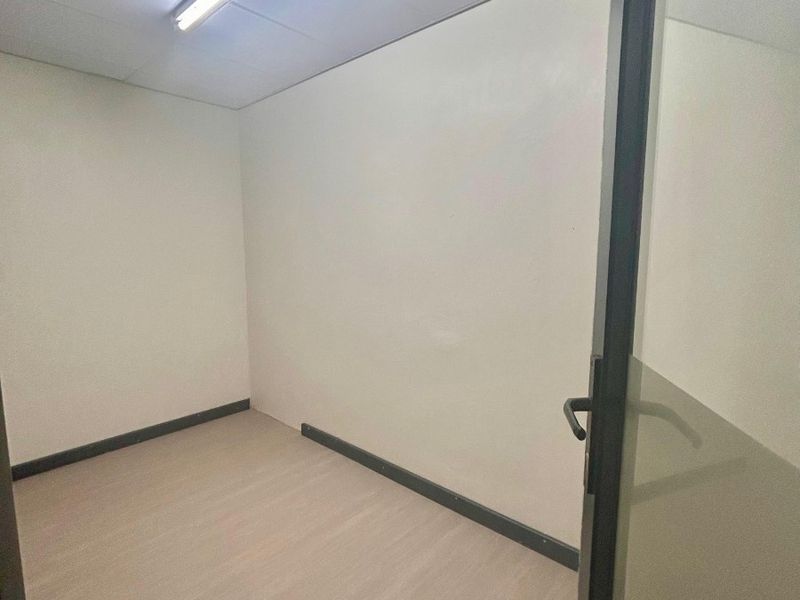 Brand-New Executive Office Suite | Prime Business Address in Malmesbury - Photo 10