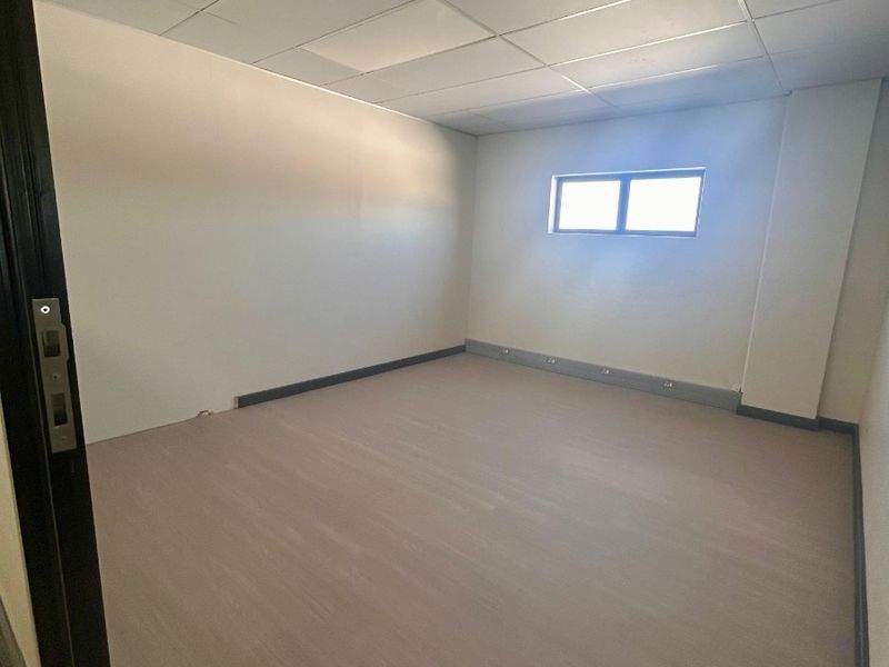 Brand-New Executive Office Suite | Prime Business Address in Malmesbury - Photo 7