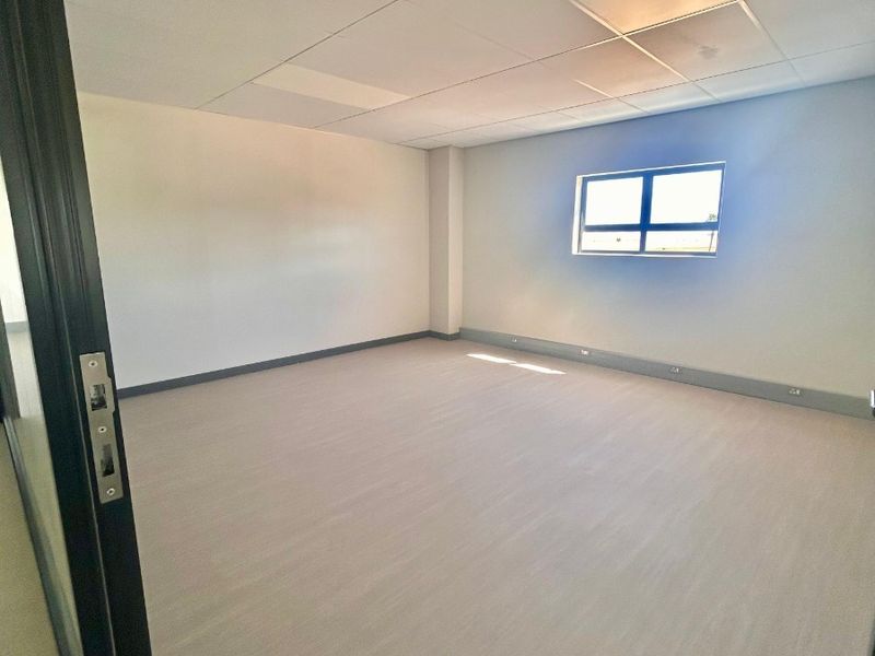 Brand-New Executive Office Suite | Prime Business Address in Malmesbury - Photo 8