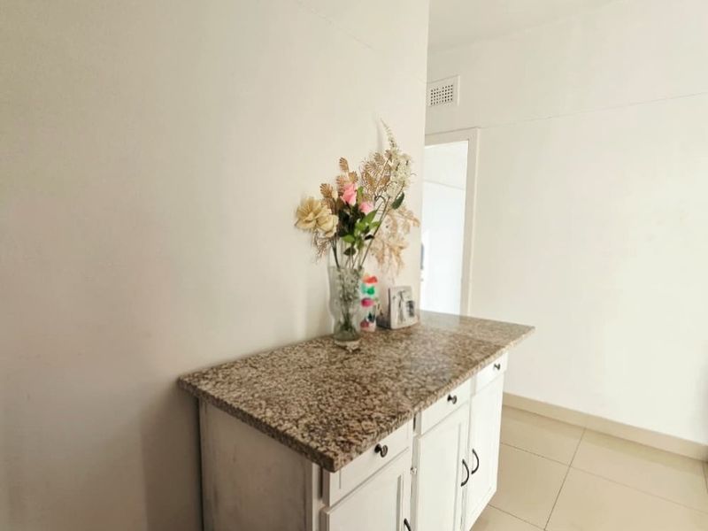 Apartment To Rent in Glenwood, Durban, KwaZulu Natal - Photo 2