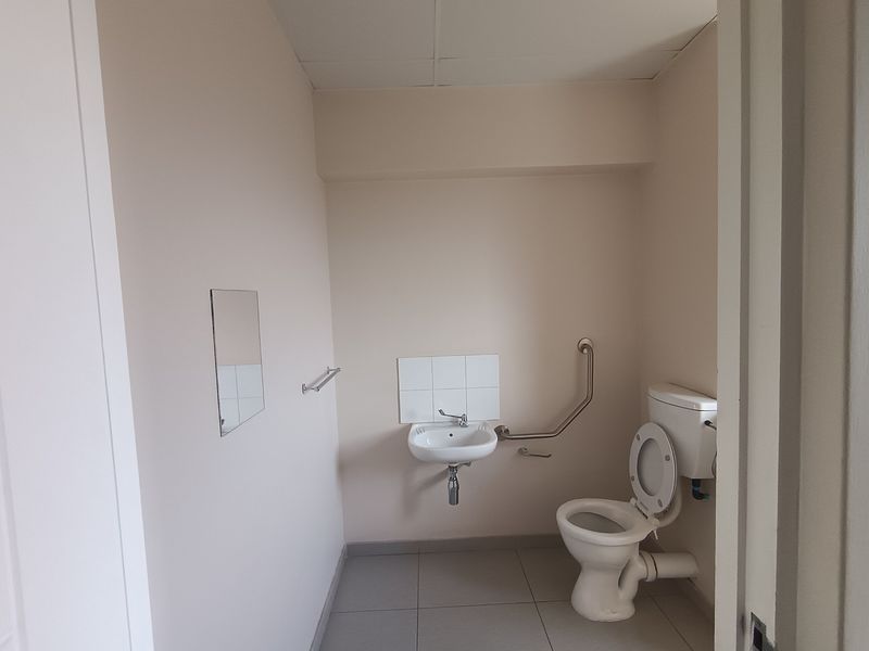 121 m2 Office To Let in Mount Edgecombe - Photo 5
