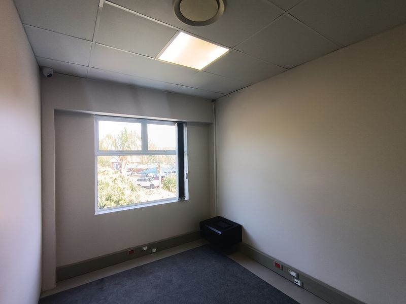 121 m2 Office To Let in Mount Edgecombe - Photo 4
