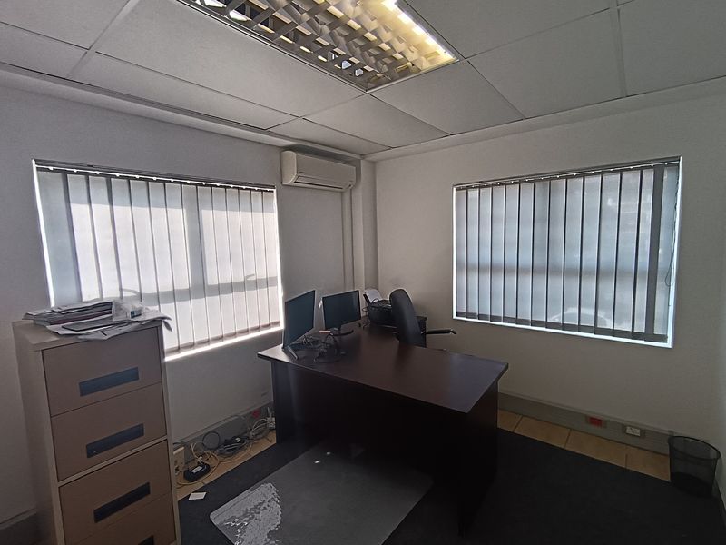 157 m2 Office To Let in Mount Edgecombe - Photo 5