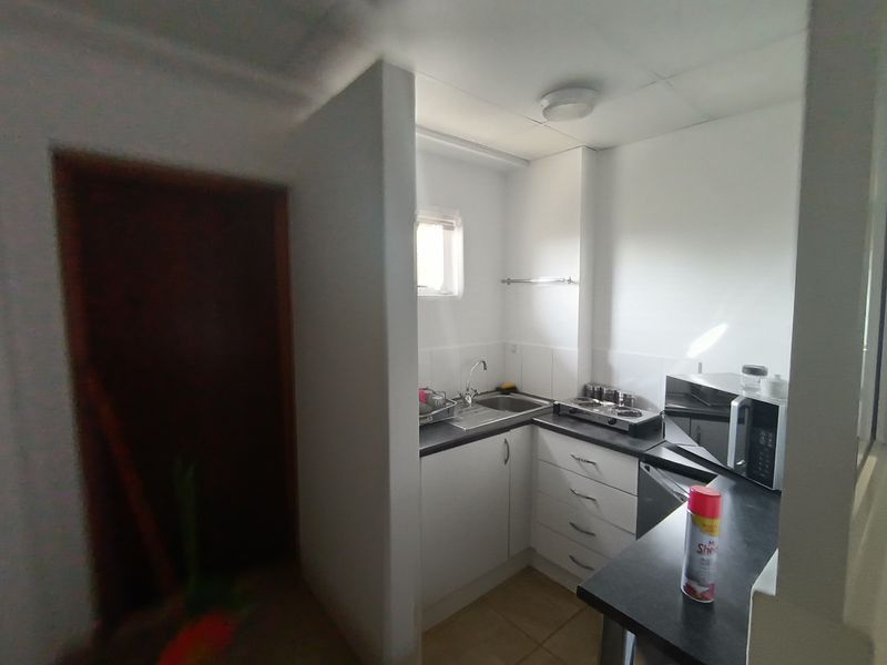 81 m2 Office To Let in Mount Edgecombe - Photo 3