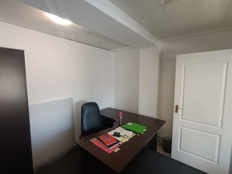 81 m2 Office To Let in Mount Edgecombe - Photo 2