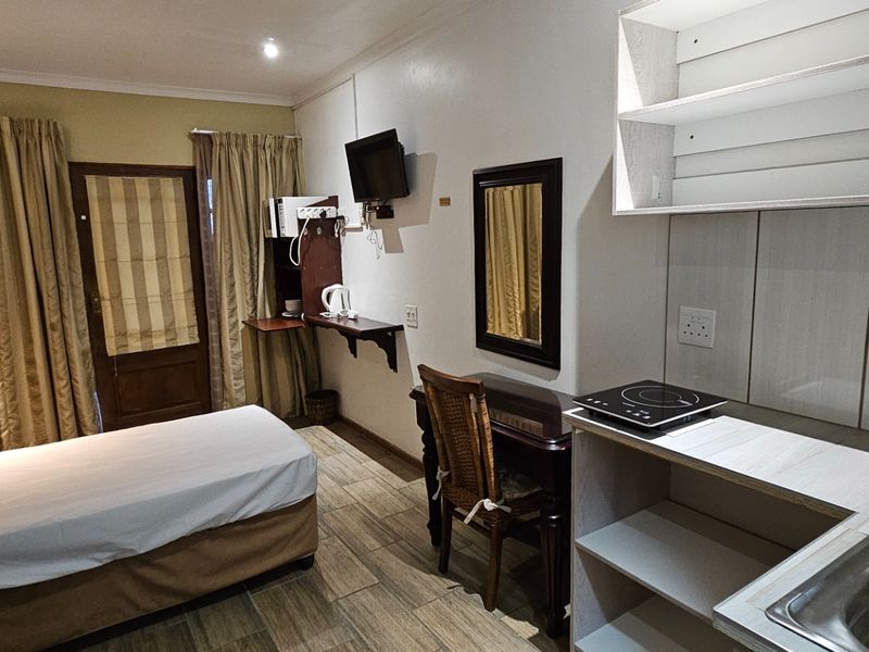 Room To Rent in Weavind Park, Pretoria - Photo 6