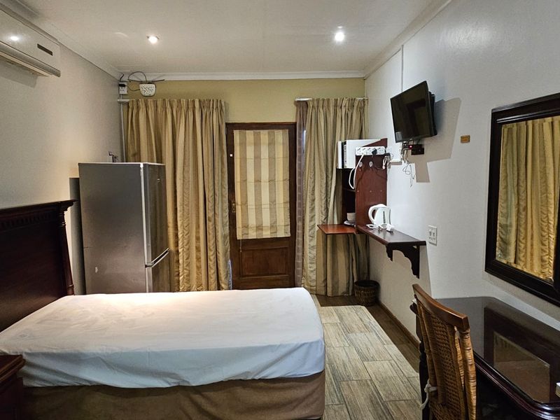 Room To Rent in Weavind Park, Pretoria - Photo 4