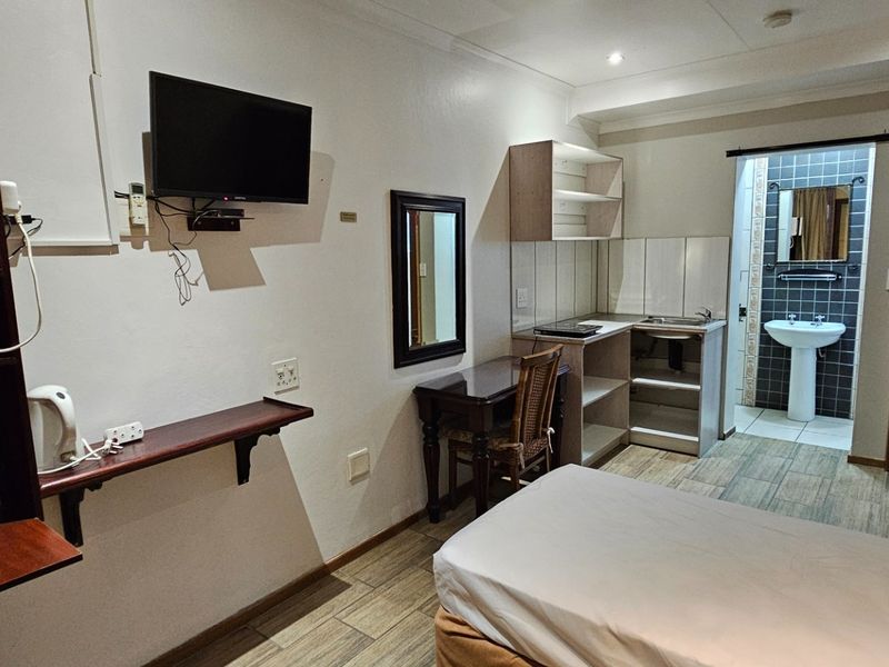 Room To Rent in Weavind Park, Pretoria - Photo 2