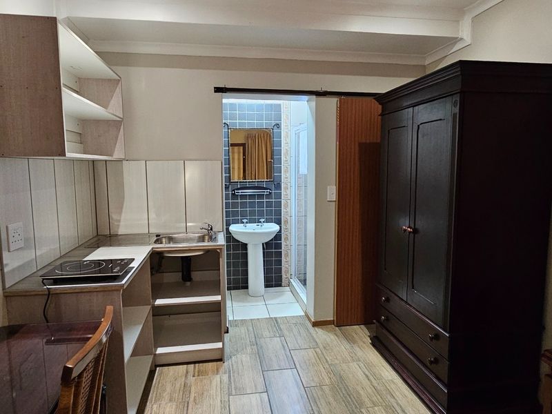Room To Rent in Weavind Park, Pretoria - Photo 5