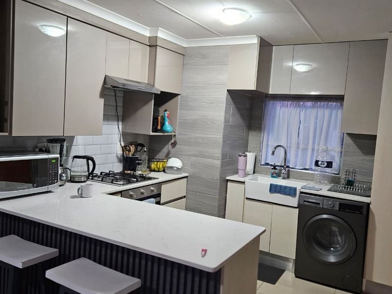 Modern 2-Bedroom Apartment to Rent in Secure Estate -R7500 - Photo 6