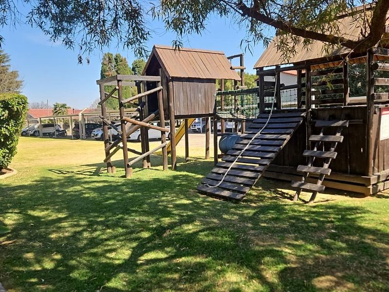Modern 2-Bedroom Apartment to Rent in Secure Estate -R7500 - Photo 4