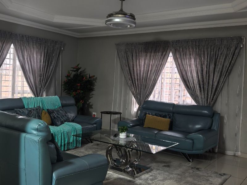 4 Bedroom House For Sale At Aerorand - Photo 7