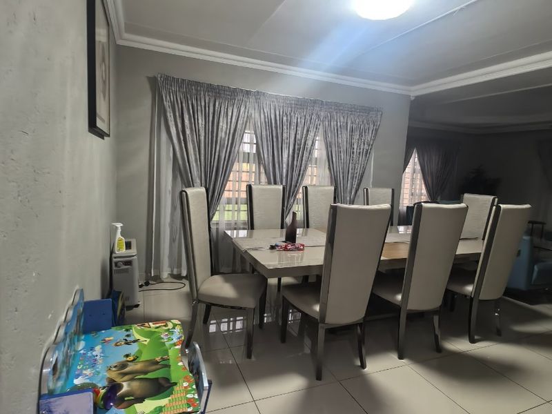 4 Bedroom House For Sale At Aerorand - Photo 6