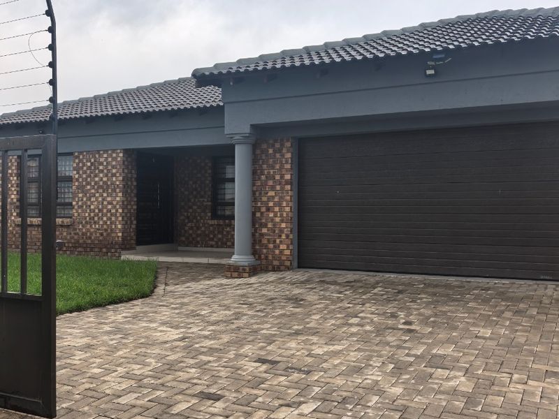4 Bedroom House For Sale At Aerorand - Photo 1