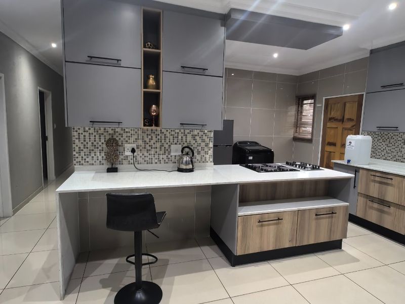 4 Bedroom House For Sale At Aerorand - Photo 5