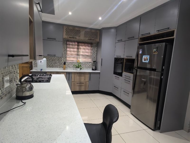 4 Bedroom House For Sale At Aerorand - Photo 3