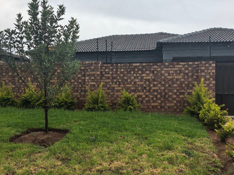 4 Bedroom House For Sale At Aerorand - Photo 2