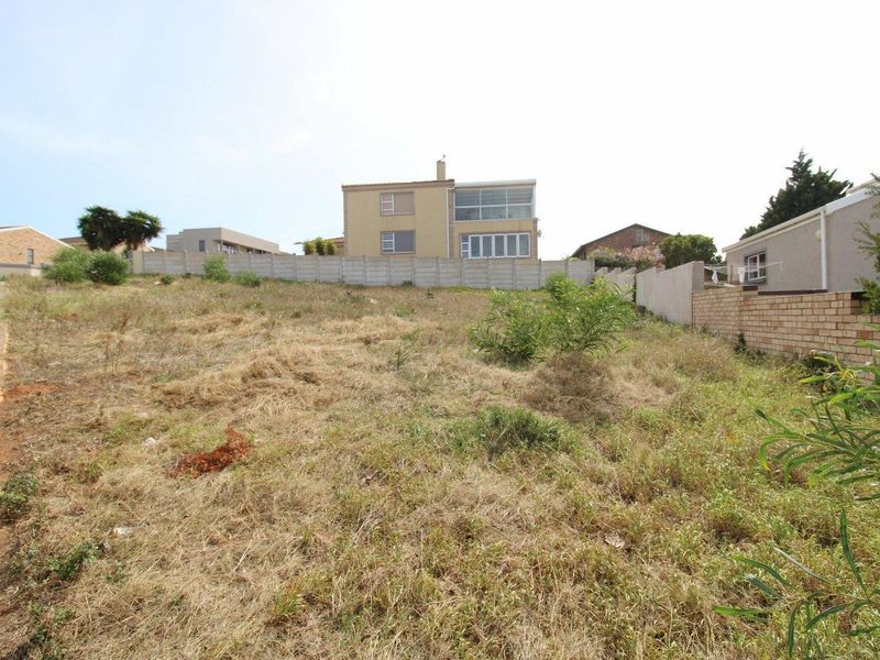 New Release | Vacant Stand with Partial Sea Views for Sale in Wavecrest, Jeffreys Bay - Photo 2