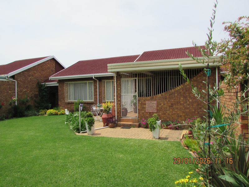 Townhouse For Sale in Bester, Bronkhorstspruit - Photo 2