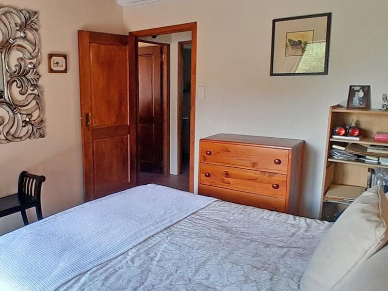A standard bedroom featuring solid timber door frames and neutral wall finishes, providing a functional and well-maintained living space.