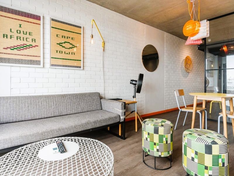 Furnished Studio Apartment For Sale in Woodstock, Cape Town - Photo 8