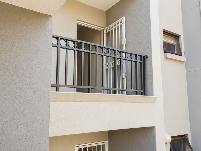 Apartment For Sale in Strathavon, Sandton - Photo 2