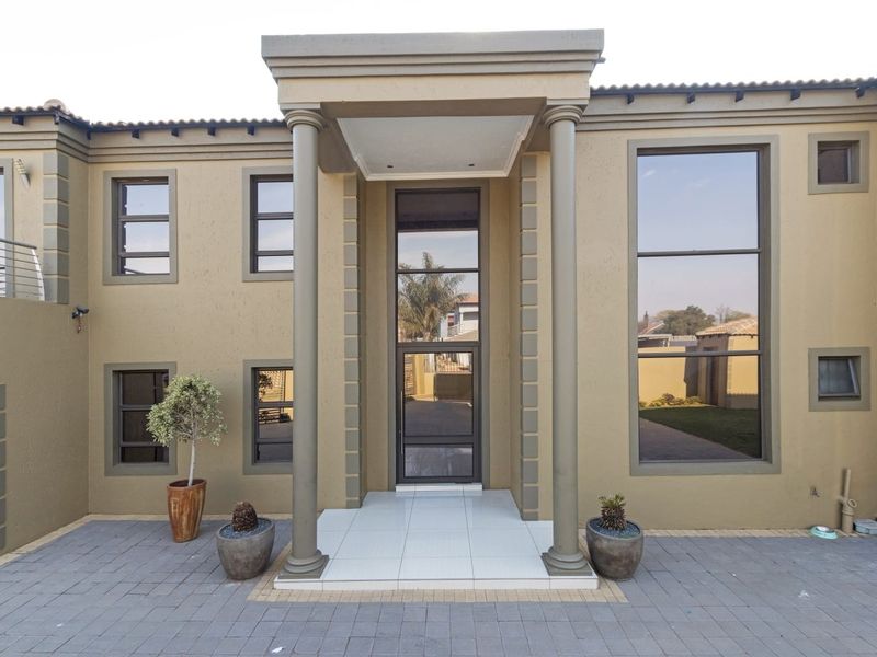 House For Sale in Birch Acres, Kempton Park - Photo 3