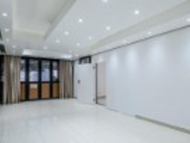 Exceptional 7-Bedroom Durban North Home with Private Salaah and Wudhu Facilities - Photo 8