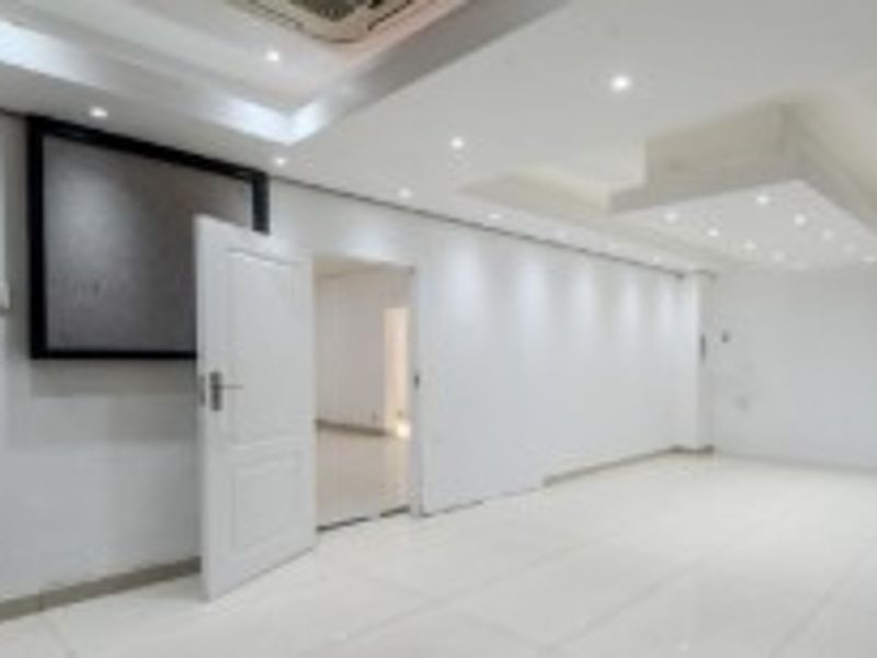 Exceptional 7-Bedroom Durban North Home with Private Salaah and Wudhu Facilities - Photo 7