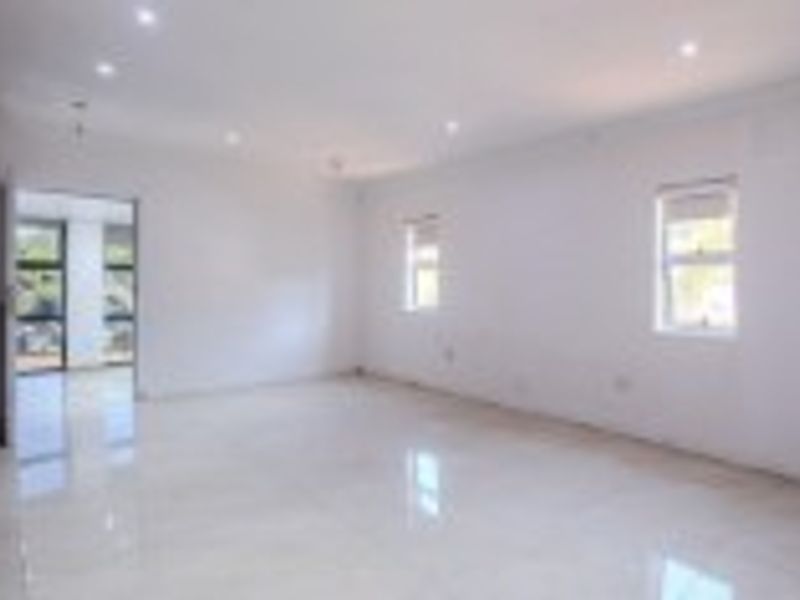 Exceptional 7-Bedroom Durban North Home with Private Salaah and Wudhu Facilities - Photo 9