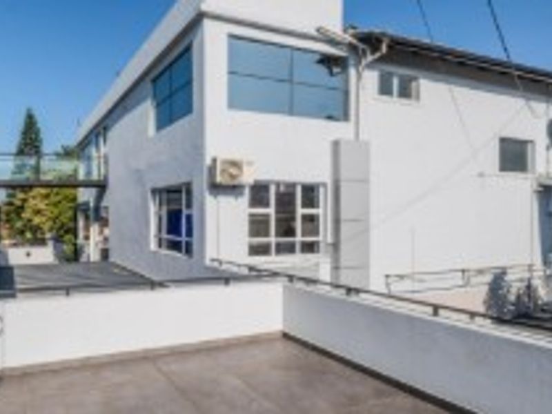 Exceptional 7-Bedroom Durban North Home with Private Salaah and Wudhu Facilities - Photo 1